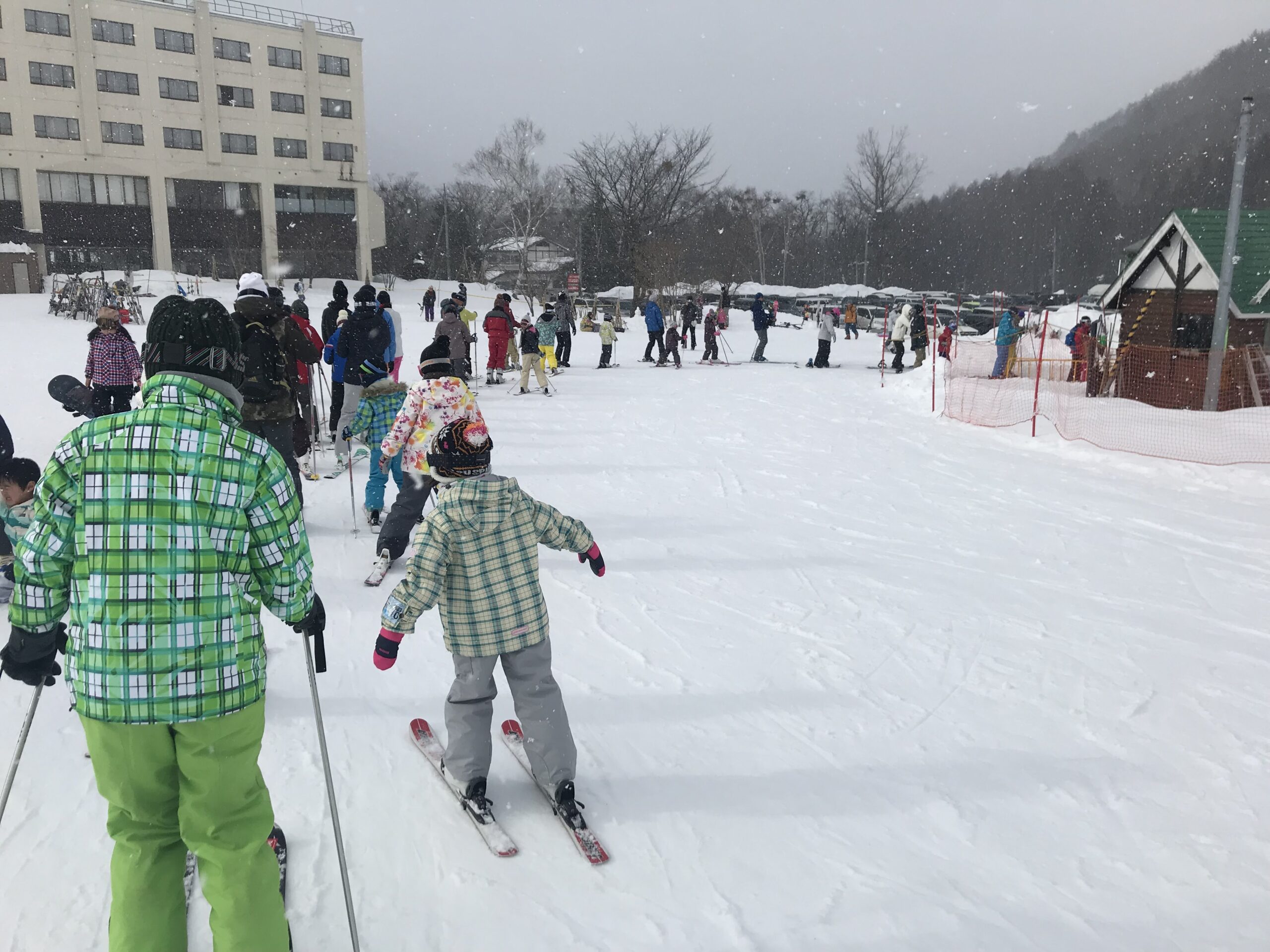 水上高原・藤原スキー場　スノーサーチ　家族連れ　SNOWSEARCH