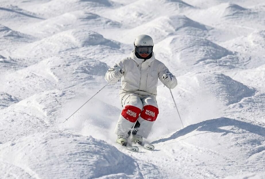 Iron Knees　スノーサーチ SNOWSEARCH